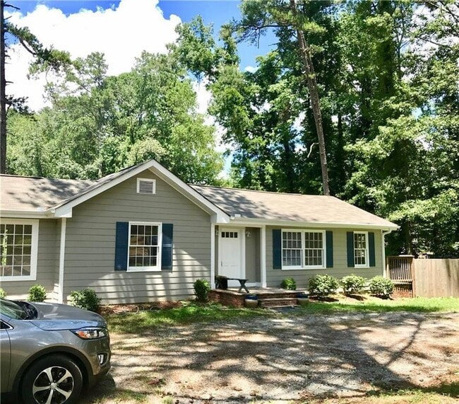 722 Level Creek Rd in Sugar Hill, GA - Building Photo - Building Photo