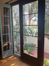 1265 Carmona Ave in Los Angeles, CA - Building Photo - Building Photo