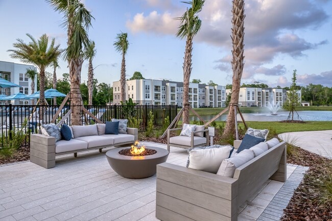 The Pointe at Davis Creek in Jacksonville, FL - Foto de edificio - Building Photo