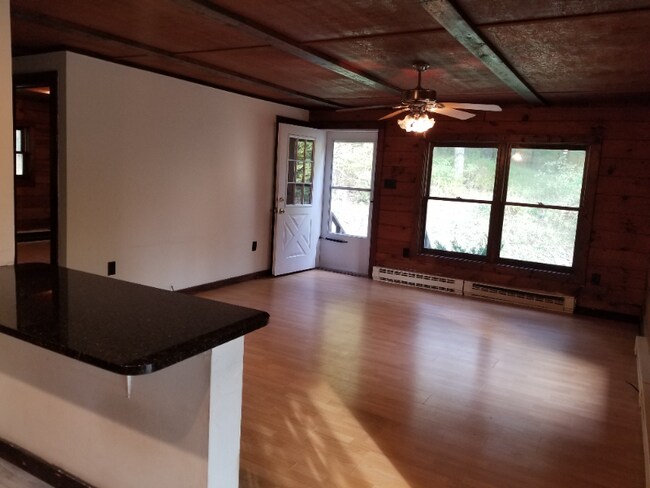 208 Sellersville Dr in East Stroudsburg, PA - Building Photo - Building Photo