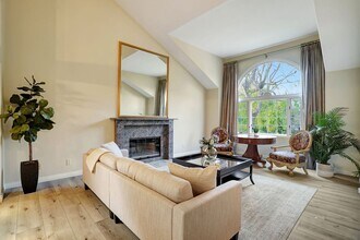 23022 Peacock Ct in Calabasas, CA - Foto de edificio - Building Photo