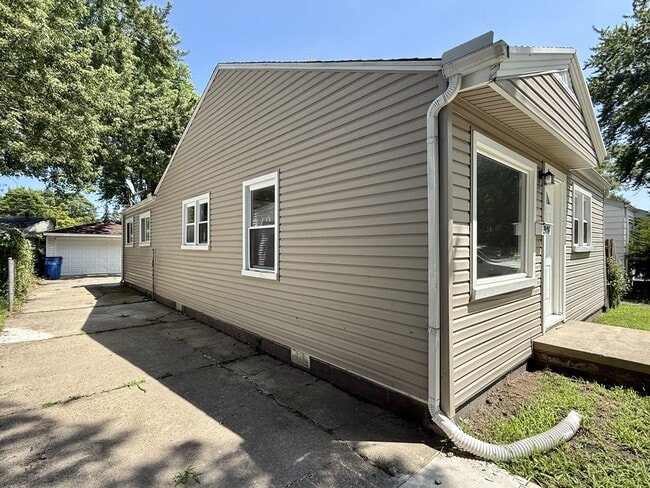 21486 Audrey Ave in Warren, MI - Building Photo - Building Photo