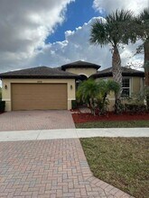 12115 SW Bennington Cir in Port St. Lucie, FL - Foto de edificio - Building Photo