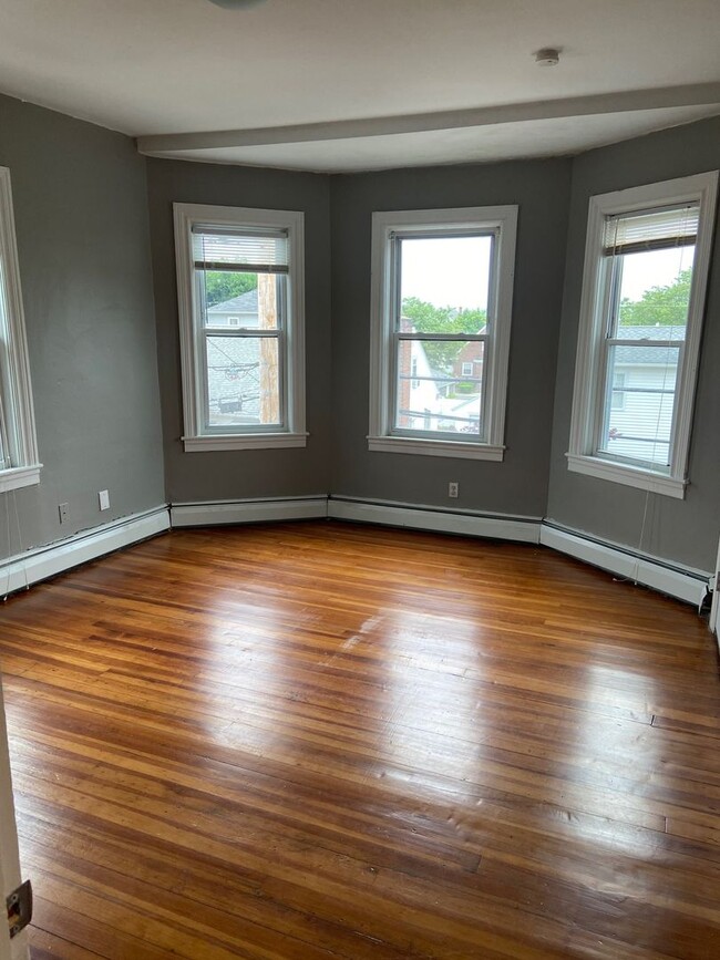 605 Admiral St-Unit -605 Admiral #3 in Providence, RI - Building Photo - Building Photo