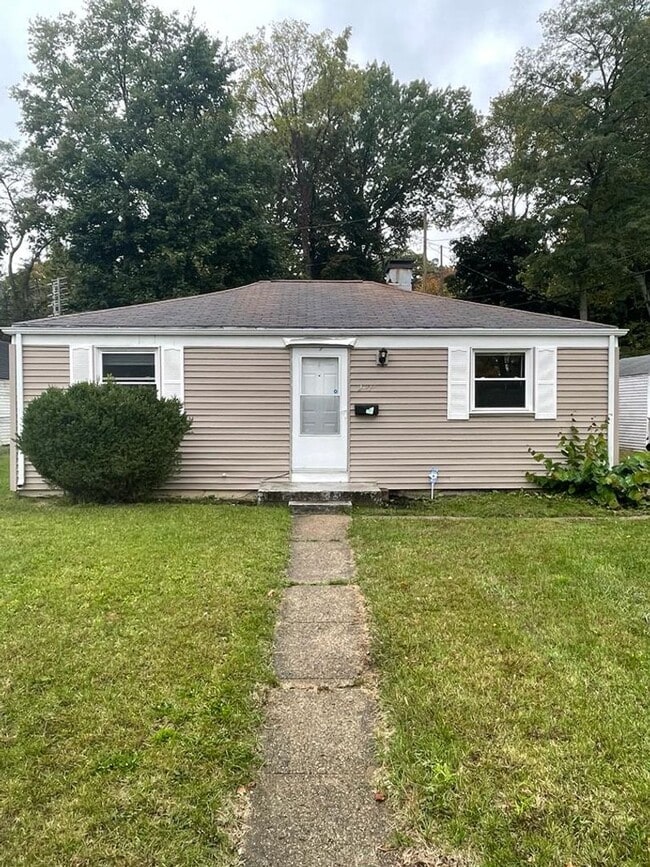 property at 2421 Hollywood Pl