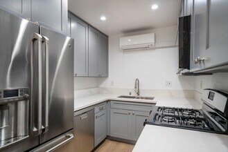 1532 1/2 N Ave 46 in Los Angeles, CA - Foto de edificio - Building Photo