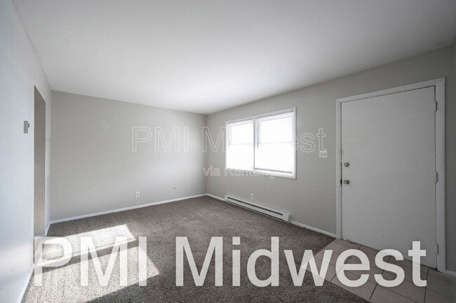 2950 W U.S. 52 in New Palestine, IN - Foto de edificio - Building Photo