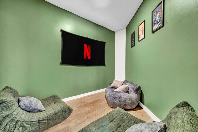 2189 Cornell Rd in Cleveland, OH - Foto de edificio - Building Photo