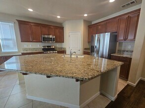 339 Applegate Dr in Oakdale, CA - Building Photo - Building Photo