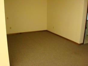 71 Center Rd, Unit 2 in Essex, VT - Foto de edificio - Building Photo