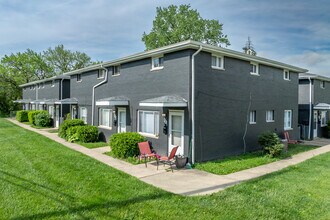 Oasis Properties Condominium (por) in Columbus, OH - Foto de edificio - Primary Photo
