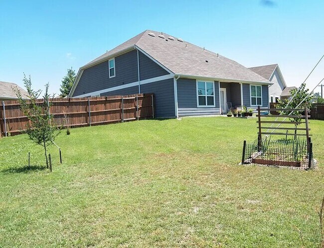 2004 E Windsor Dr in Denton, TX - Building Photo - Building Photo