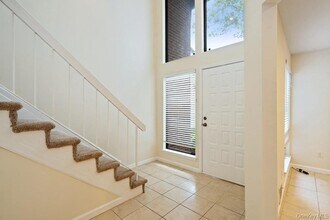 90 Foxwood Dr in Jericho, NY - Building Photo - Building Photo