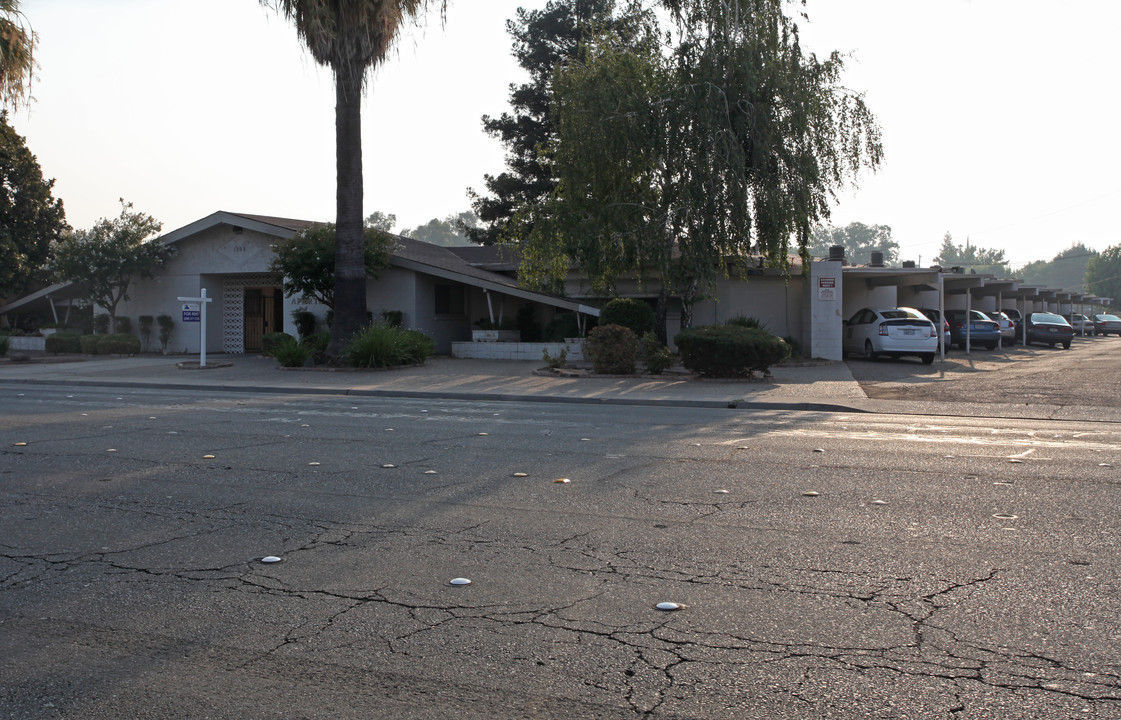 Tully Apartments in Modesto, CA - Building Photo