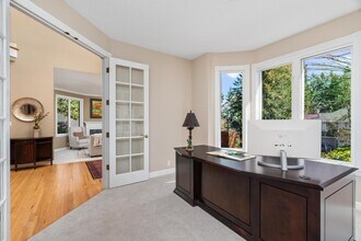 16235 SW Falcon Dr in Beaverton, OR - Building Photo - Building Photo