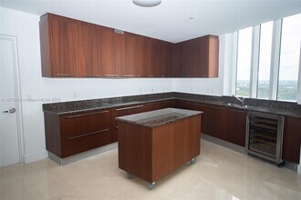 15811 Collins Ave, Unit 3004 in North Miami Beach, FL - Building Photo - Building Photo