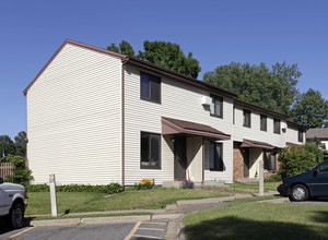 Rolling Meadows Cooperative in Inver Grove Heights, MN - Foto de edificio - Building Photo