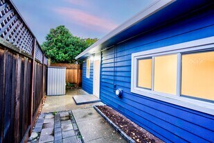 1351 Eastshore Dr in Alameda, CA - Building Photo