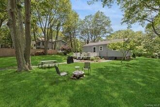 28 The Trail in Hampton Bays, NY - Foto de edificio - Building Photo