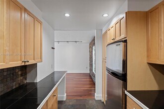 145 SE 25th Rd, Unit 404 in Miami, FL - Building Photo - Building Photo