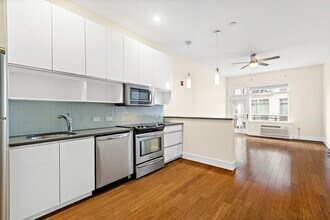 217 Newark Ave in Jersey City, NJ - Building Photo - Building Photo