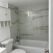 14185 SW 87th St in Miami, FL - Foto de edificio - Building Photo