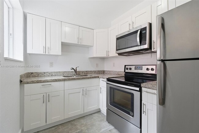 8430 Crespi Blvd in Miami Beach, FL - Building Photo - Building Photo