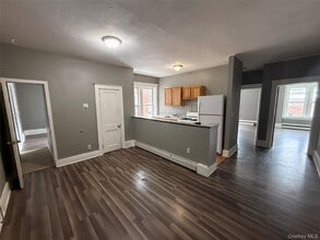 60 Carroll St in Poughkeepsie, NY - Building Photo - Building Photo