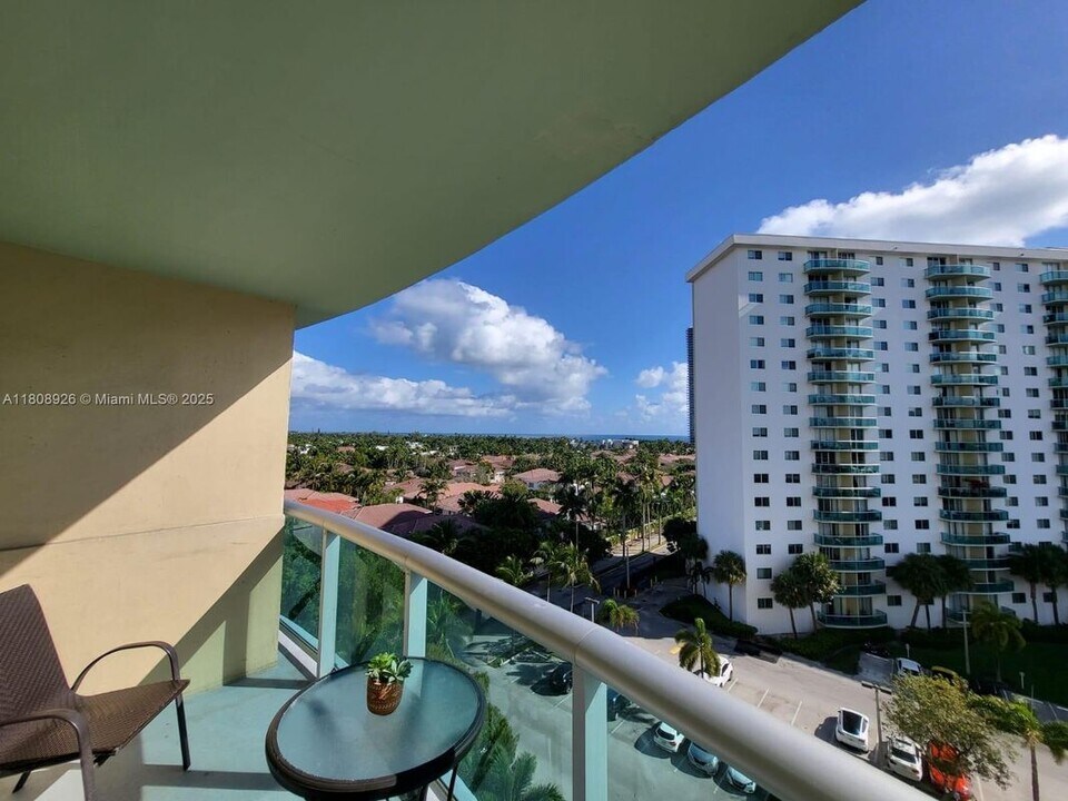 19390 Collins Ave in Sunny Isles Beach, FL - Building Photo