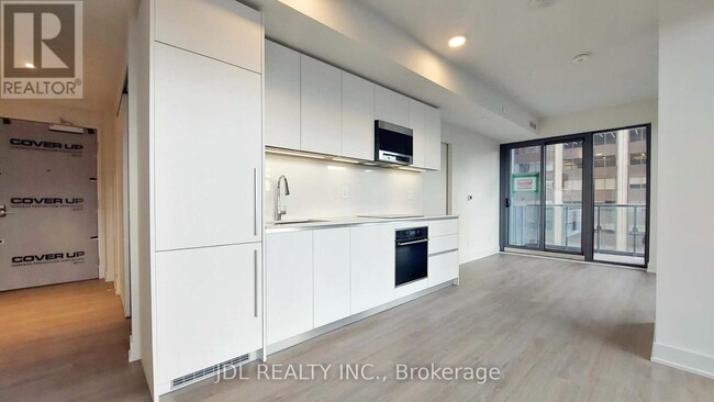 8-1708 Cumberland St in Toronto, ON - Building Photo - Building Photo