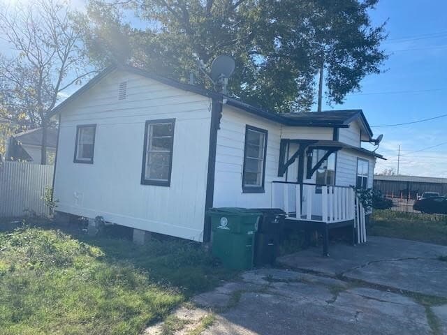 property at 1214 Des Jardines St