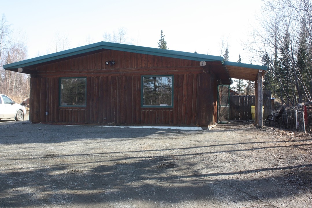 5830 E Wolverine Ave in Wasilla, AK - Building Photo