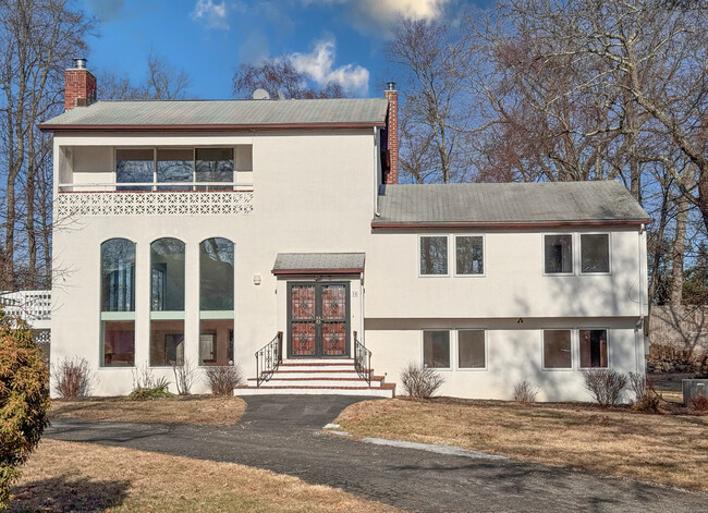 16 N Pasture Rd in Westport, CT - Building Photo - Building Photo