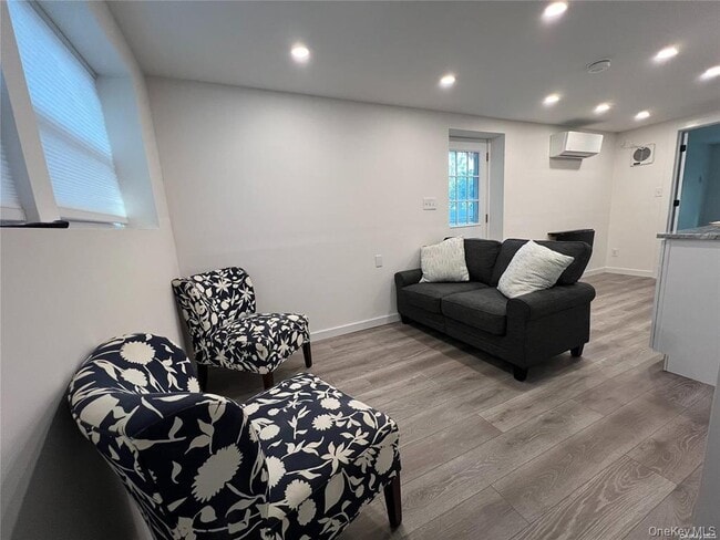 40 Talcott Dr in East Northport, NY - Building Photo - Building Photo