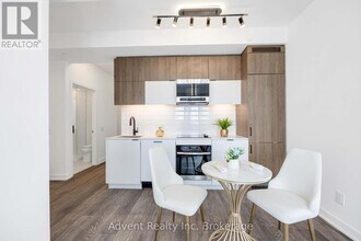 8888 Yonge St in Richmond Hill, ON - Building Photo - Building Photo