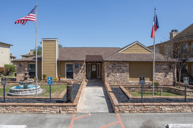 Cedar Ridge in Baytown, TX - Foto de edificio - Building Photo