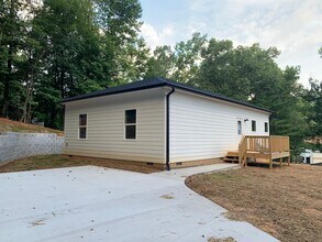 1242 Browns Ferry Rd in Chattanooga, TN - Building Photo - Building Photo