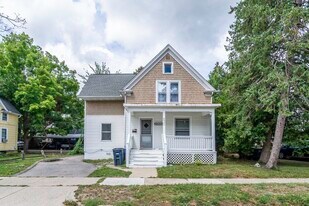 831 Brookwood Pl in Ann Arbor, MI - Building Photo