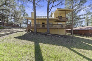 126 North St in Ruidoso, NM - Building Photo