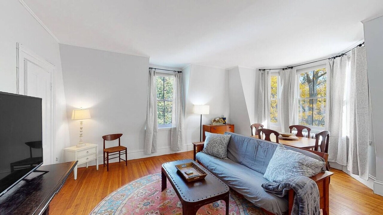 39 Cypress St in Brookline, MA - Building Photo