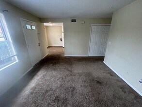 925 Glenn St-Unit -925-9 Glen in West Columbia, SC - Building Photo - Building Photo