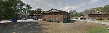 1600 N Houston St in Livingston, TX - Building Photo - Building Photo