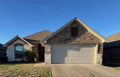 4500 Sapphire Ln in Granbury, TX - Building Photo