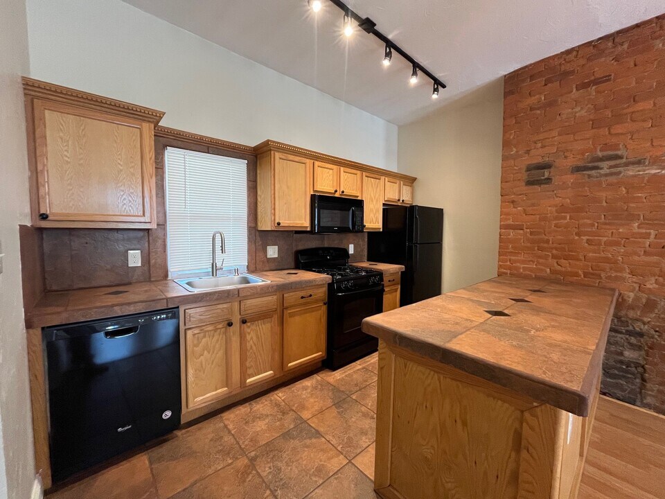 5205 Carnegie St in Pittsburgh, PA - Building Photo