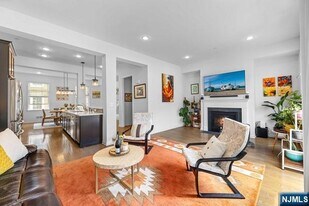 109 Roosevelt Dr in Wood Ridge, NJ - Building Photo