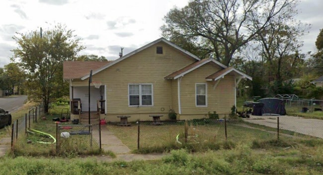 property at 2000 Windsor Ave