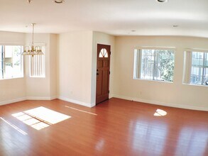 544 W Doran St in Glendale, CA - Building Photo - Building Photo