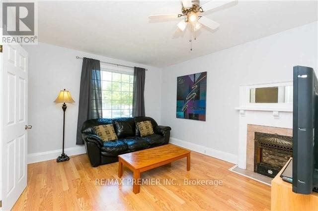 34 Brownville Ave in Toronto, ON - Building Photo - Building Photo