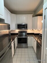 127 Pembroke St, Unit 5 in Boston, MA - Foto de edificio - Building Photo