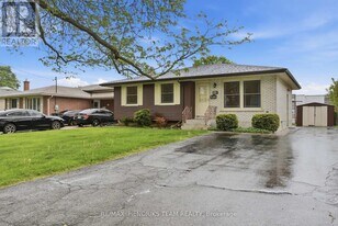 23 Crescentwood Dr in St Catharines, ON - Building Photo